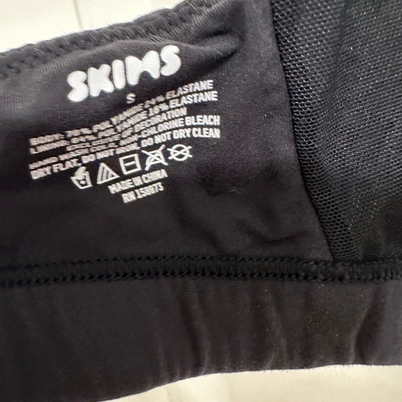 Skims Crossiver Fits Eveeybody Bralettes. Selling as a set! Regularly 40 each . - Picture 7 of 8